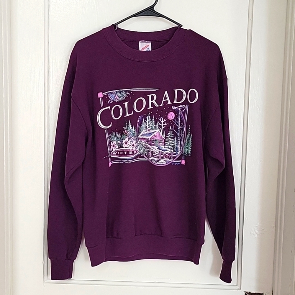 Vintage graphic crewneck sweatshirt Colorado winterwear mountain scene art